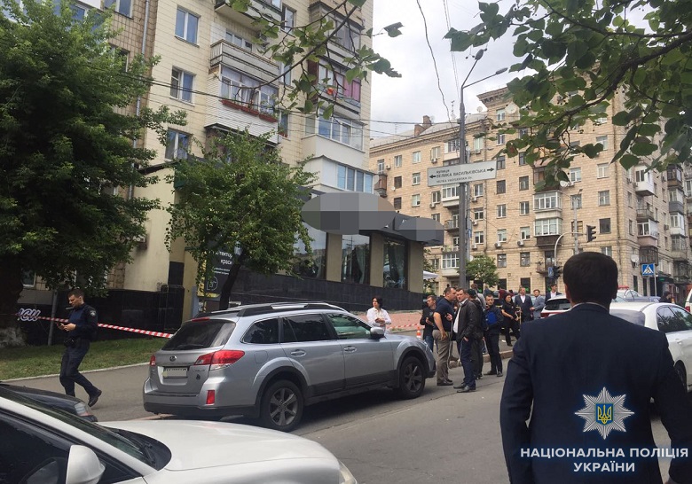 У центрі Києва стріляли в чоловіка